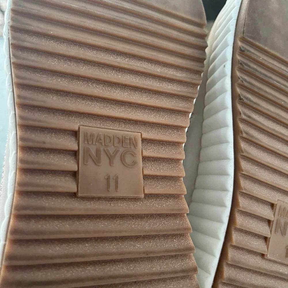 MADDEN NYC Women's Cream Lace-Up Sneakers SIZE 11